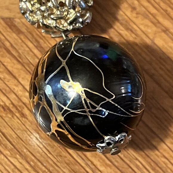 Very Fun Vintage Goldtone Black & Gold Painted Ball Modernist Clip On Earrings - Picture 5 of 7